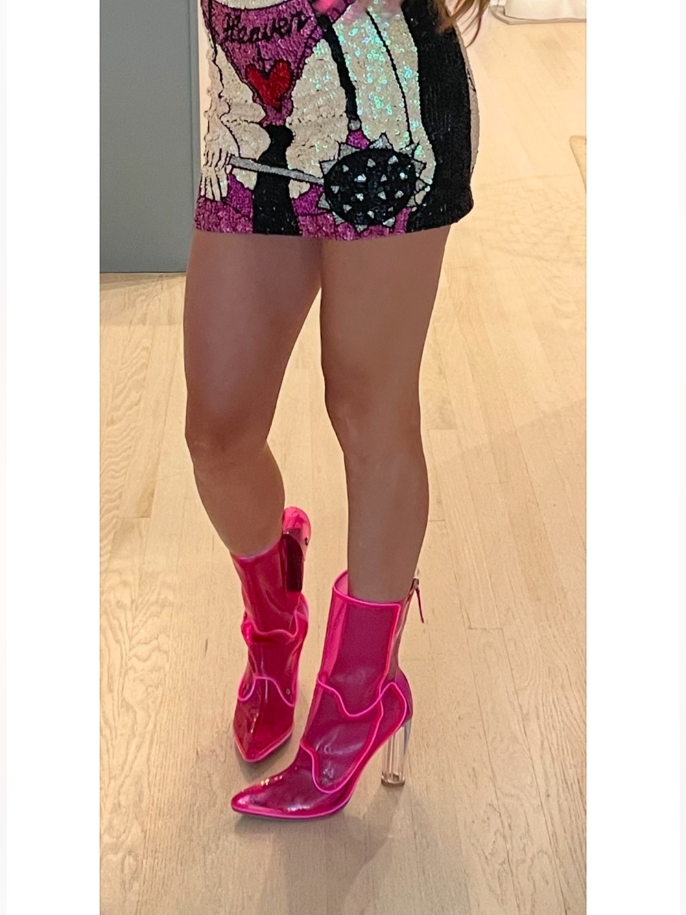 Out past midnight Neon Cowboys glow boots, hot pink sold out